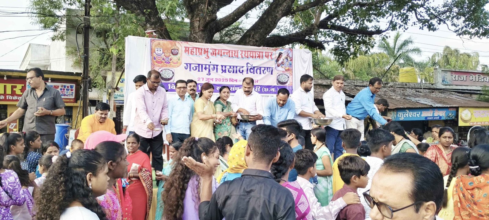 धमतरी रथयात्रा: साहू समाज ने किया भगवान जगन्नाथ की पूजा और गजामूंग प्रसाद का वितरण