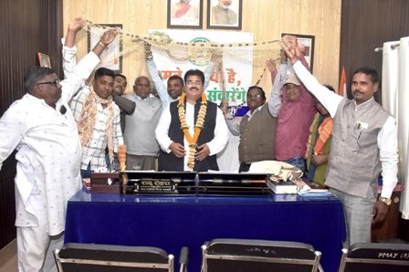 छत्तीसगढ़ धीवर समाज महासभा एवं परगना प्रतिनिधिमंडल ने महापौर जगदीश रामू रोहरा का किया सम्मान…