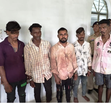 तिहरे हत्याकांड में एक साल के भीतर कड़ा फैसला, पांच आरोपियों को आजीवन कारावास… तिहरे हत्याकांड में एक साल के भीतर कड़ा फैसला, पांच आरोपियों को आजीवन कारावास…