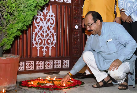 बिलासपुर में ‘आशीर्वाद का दीया’ से जगमगाया बिलासपुर, अरुण साव ने भी लिया हिस्सा… बिलासपुर में ‘आशीर्वाद का दीया’ से जगमगाया बिलासपुर, अरुण साव ने भी लिया हिस्सा…