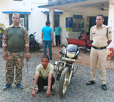 धमतरी में बाइक चोरी का खुलासा: मगरलोड पुलिस ने आरोपी को किया गिरफ्तार, चोरी की मोटरसाइकिल बरामद… धमतरी में बाइक चोरी का खुलासा: मगरलोड पुलिस ने आरोपी को किया गिरफ्तार, चोरी की मोटरसाइकिल बरामद…