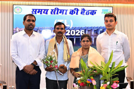 धमतरी के तीन शिक्षकों की पहल ने बदली सरकारी स्कूलों की तस्वीर, कलेक्टर ने किया सम्मान… धमतरी के तीन शिक्षकों की पहल ने बदली सरकारी स्कूलों की तस्वीर, कलेक्टर ने किया सम्मान…