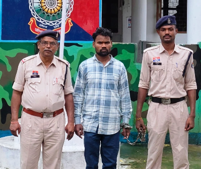 तीन साल से फरार दुष्कर्म व पॉक्सो एक्ट का स्थायी वारंटी गरियाबंद से गिरफ्तार… तीन साल से फरार दुष्कर्म व पॉक्सो एक्ट का स्थायी वारंटी गरियाबंद से गिरफ्तार…