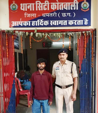 धमतरी में आधी रात हथियार लेकर निकले युवकों ने मचाया उत्पात, मुख्य आरोपी गिरफ्तार; 6 नाबालिग निरुद्ध… धमतरी में आधी रात हथियार लेकर निकले युवकों ने मचाया उत्पात, मुख्य आरोपी गिरफ्तार; 6 नाबालिग निरुद्ध…