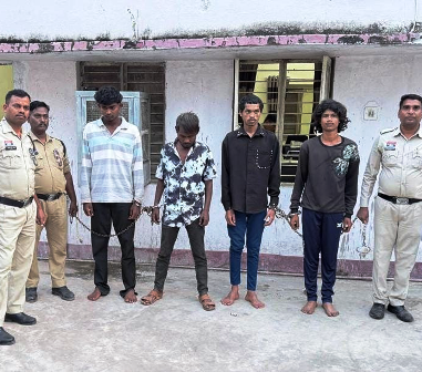 धमतरी के मुजगहन हत्याकांड का पुलिस ने किया खुलासा, चार आरोपी गिरफ्तार… धमतरी के मुजगहन हत्याकांड का पुलिस ने किया खुलासा, चार आरोपी गिरफ्तार…