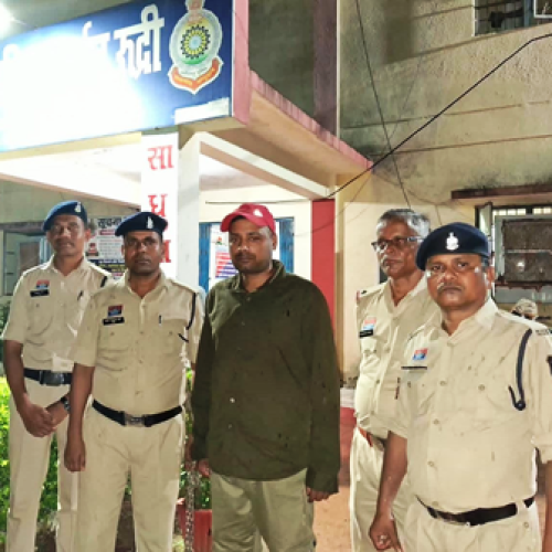 एंटी करप्शन ब्यूरो का अधिकारी बनकर घर में घुसा, गोली मारने की धमकी देने वाला फरार आरोपी गिरफ्तार…