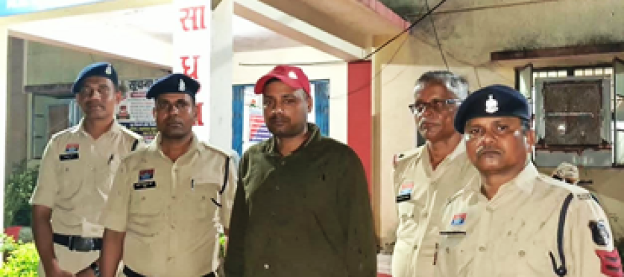 एंटी करप्शन ब्यूरो का अधिकारी बनकर घर में घुसा, गोली मारने की धमकी देने वाला फरार आरोपी गिरफ्तार…