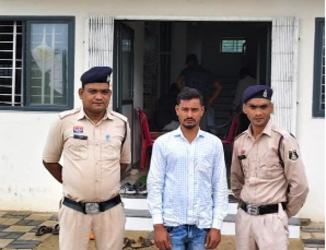 छठठी कार्यक्रम में युवती पर अश्लील टिप्पणी का विरोध पड़ा भारी, सर्जिकल ब्लेड से युवक पर हमला; आरोपी गिरफ्तार…