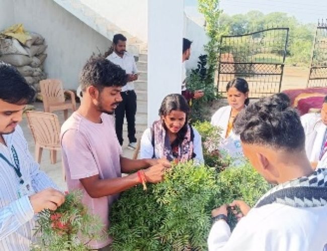 कृषि विद्यार्थियों ने बानगर में दिया प्रशिक्षण…
