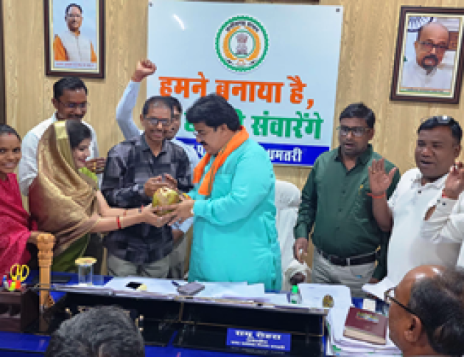 धमतरी को मिली बड़ी सौगात : सैनिक स्कूल की स्वीकृति पर भाजपा पार्षदों ने महापौर को दिया धन्यवाद…