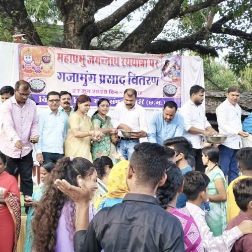 धमतरी रथयात्रा: साहू समाज ने किया भगवान जगन्नाथ की पूजा और गजामूंग प्रसाद का वितरण