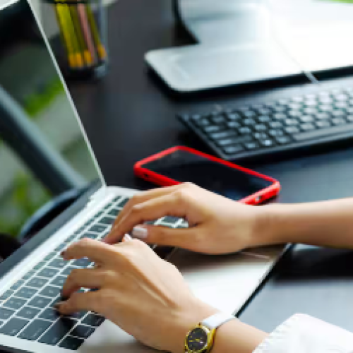 सही चलते-चलते खराब हो जाएगा लैपटॉप, ये गलतियां कर दीं तो बड़ी गड़बड़ हो जाएगी…