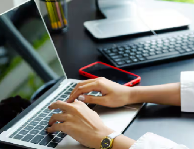 सही चलते-चलते खराब हो जाएगा लैपटॉप, ये गलतियां कर दीं तो बड़ी गड़बड़ हो जाएगी…