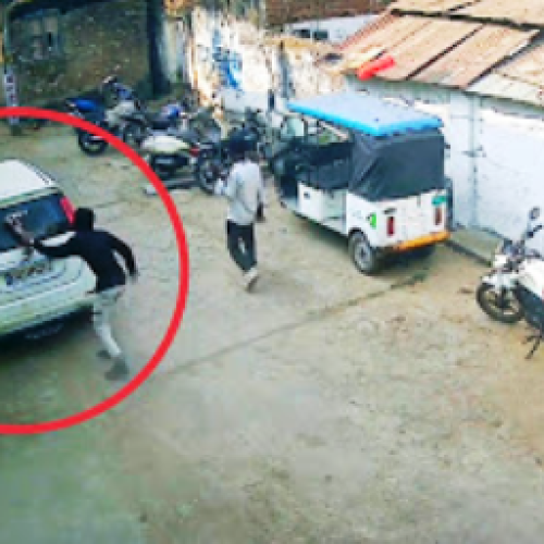 धमतरी में बेखौफ बदमाश: रिसाईपारा में खड़ी कार का कांच फोड़कर फरार, CCTV में कैद…