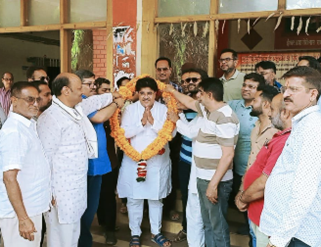 धमतरी व्यापारी संघ ने महापौर रामू रोहरा का किया भव्य स्वागत, विकास कार्यों की सराहना…