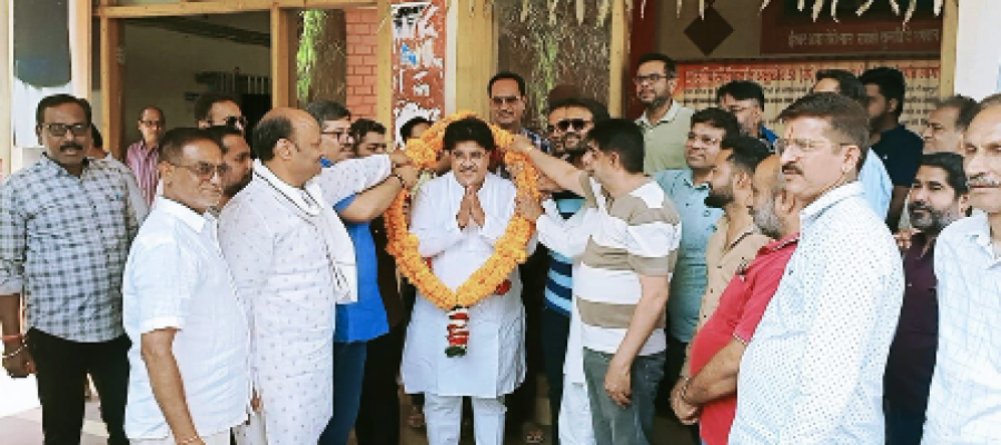 धमतरी व्यापारी संघ ने महापौर रामू रोहरा का किया भव्य स्वागत, विकास कार्यों की सराहना…