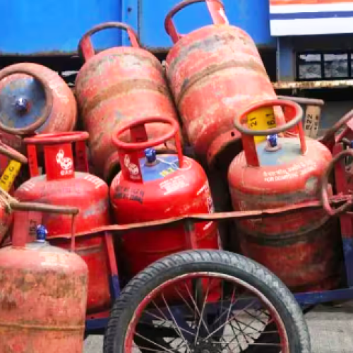 गैस की किल्लत होने पर सबसे पहले किसे मिलेगा सिलेंडर? भारत सरकार की लिस्ट में कब आएगा आपका नंबर…