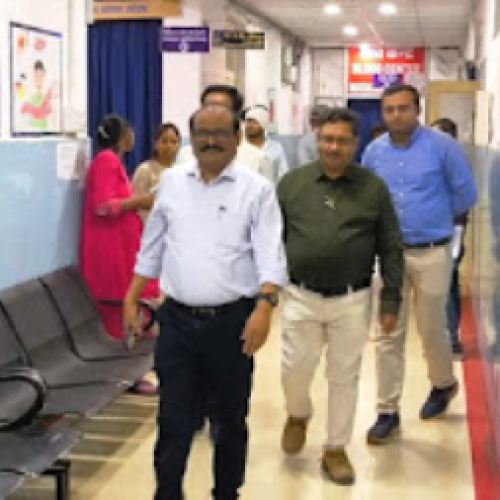 जिला अस्पताल के बर्न वार्ड में आत्महत्या मामले की जांच के लिए पहुंचे संयुक्त संचालक…