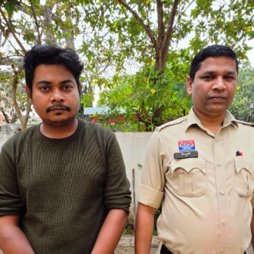 धमतरी पुलिस की त्वरित कार्रवाई: स्कूटी से अवैध शराब परिवहन करते आरोपी गिरफ्तार….