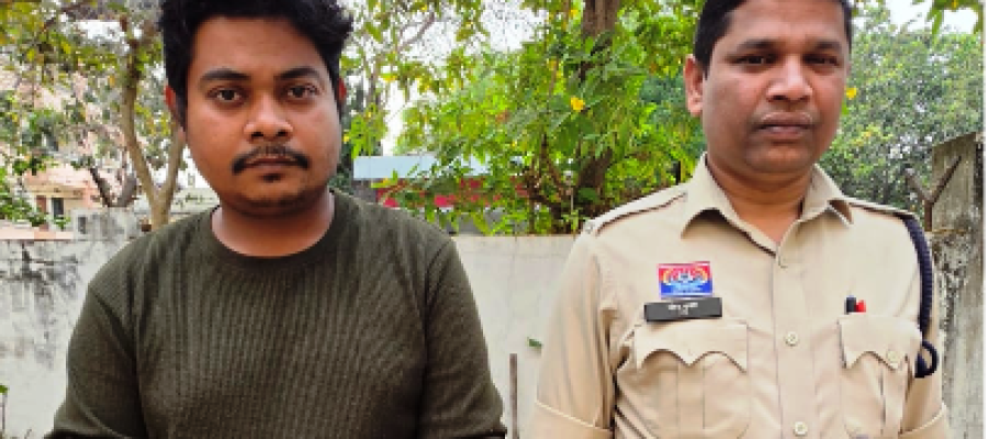 धमतरी पुलिस की त्वरित कार्रवाई: स्कूटी से अवैध शराब परिवहन करते आरोपी गिरफ्तार….