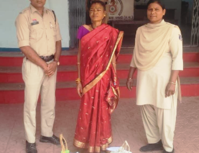 अवैध शराब बिक्री व परिवहन पर धमतरी पुलिस का शिकंजा, 53 पौवा शराब के साथ महिला गिरफ्तार…