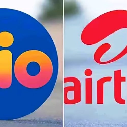 फ्री 5G डेटा, अनलिमिटेड कॉलिंग और जियोहॉटस्टॉर! 500 रुपये से कम में Jio और Airtel में कौन देता है ज्यादा बेनिफिट्स?