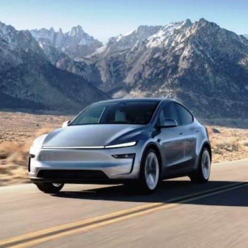 शोरूम तैयार! बस अब भारत में लॉन्चिंग की तैयारी कर रही Tesla, जानें क्या होगी पहली कार की कीमत?