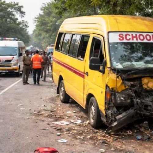 छुट्टी पर था ड्राइवर, प्रिंसिपल चला रहे थे स्कूल वैन, ट्रेलर की टक्कर में कई बच्चों के सिर फटे…