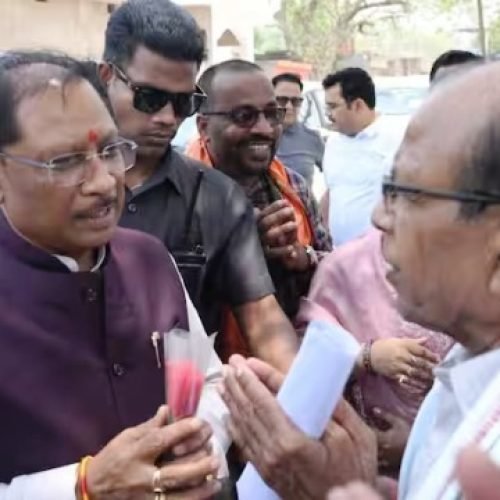 चौपाल पर बैठक, लोगों से बातचीत, CM साय ने सक्ती जिले में जानी योजनाओं की जमीनी हकीकत…