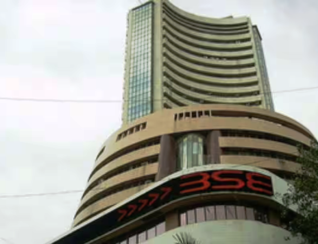 Share Market: गुरुवार की जबरदस्त गिरावट के बाद आज हरे निशान पर खुला शेयर बाजार, सेंसेक्स और निफ्टी दोनों चढ़े…