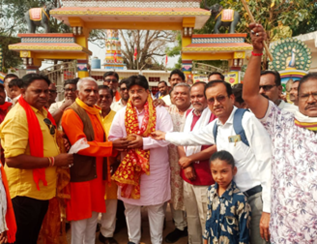 चार बसों में सवार होकर 200 श्रद्धालु पहुँचे तुरतुरिया धाम — नवरात्र पर धीवर समाज की सामूहिक तीर्थयात्रा….