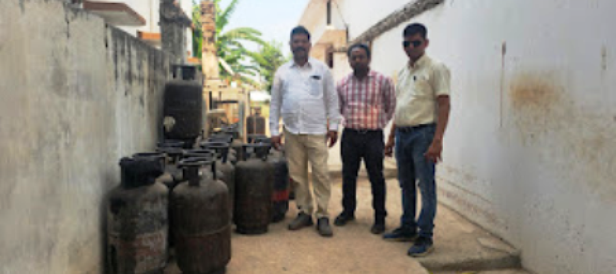 खबर का असर: धमतरी में गैस सिलेंडर कालाबाजारी पर बड़ी कार्रवाई, अब तक 73 सिलेंडर जप्त…