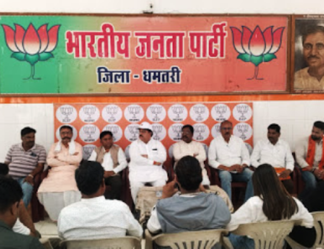 धमतरी में अफीम खेती बयान पर सियासत तेज, BJP ने कहा – किसानों का अपमान, माफी मांगें…