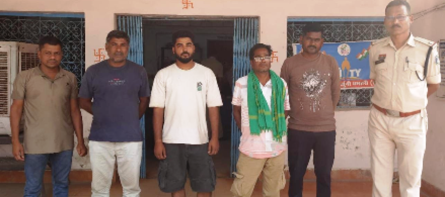 धमतरी पुलिस की बड़ी कार्रवाई: जुआ खेलते 5 आरोपी गिरफ्तार, 2.75 लाख से अधिक की संपत्ति जब्त…