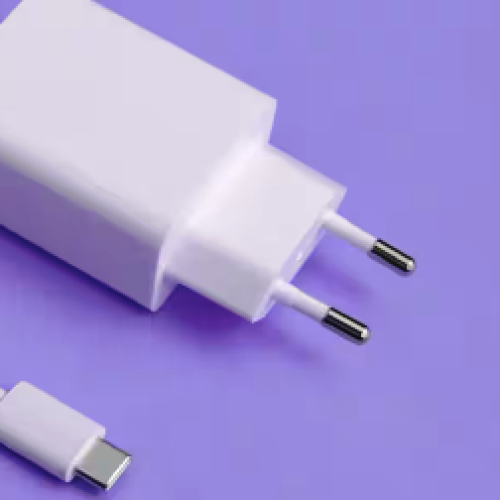 क्या किसी भी चार्जर से चार्ज कर लेते हैं अपना फोन, जानें इससे कितना होता है नुकसान?