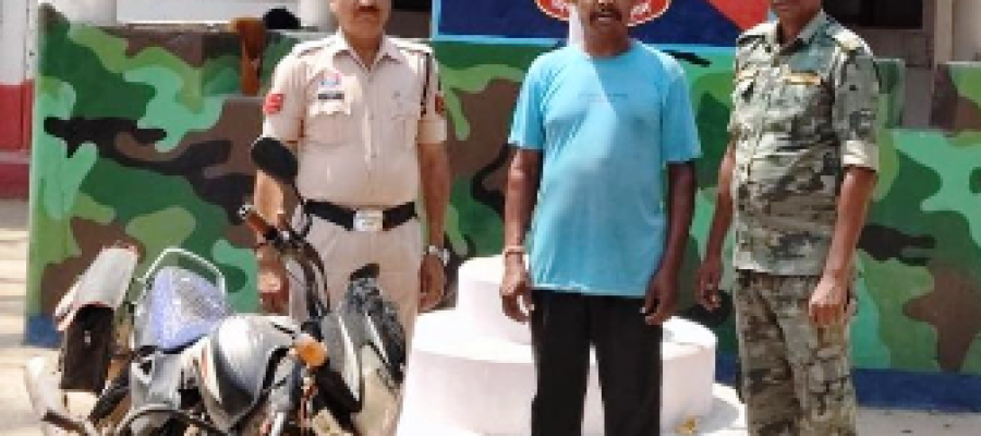 अवैध शराब पर पुलिस का शिकंजा: महुआ शराब के साथ आरोपी गिरफ्तार, बाइक सहित ₹22,000 की संपत्ति जब्त…