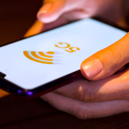 Tech Tips: फोन पर यूज कर रहे हैं 5G hotspot? इस सेटिंग से तूफान जैसी हो जाएगी इंटरनेट स्पीड…