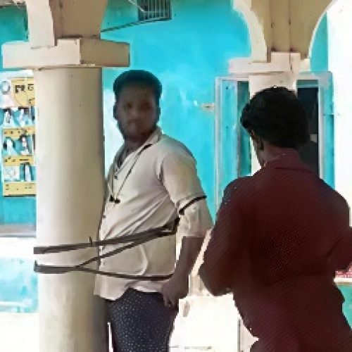 रेत माफिया ने युवक को खंभे से बांधकर पीटा, माइनिंग अधिकारियों के लिए मुखबिरी का था शक…