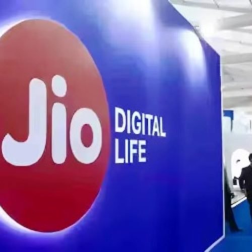 Jio हुआ ठप? लाखों यूजर्स परेशान, कॉलिंग और इंटरनेट दोनों को इस्तेमाल करने में आ रही परेशानी…