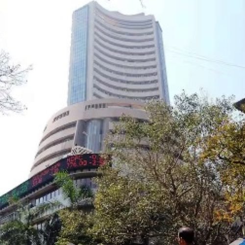 साल के पहले दिन शेयर बाजार का भी मूड रहा बढ़िया, सेंसेक्स और निफ्टी दोनों उछले…