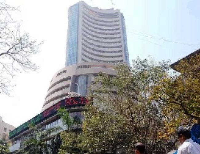 साल के पहले दिन शेयर बाजार का भी मूड रहा बढ़िया, सेंसेक्स और निफ्टी दोनों उछले…