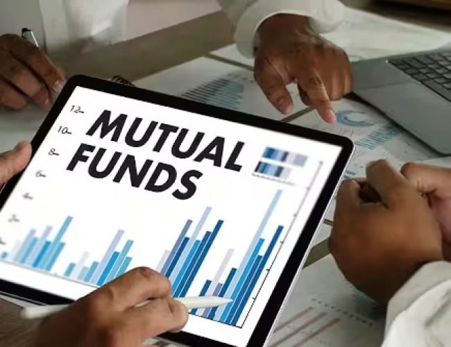 Year Ender 2025: इन म्यूचुअल फंड्स ने निवेशकों दिया तगड़ा झटका, 21% से ज्यादा का नुकसान….