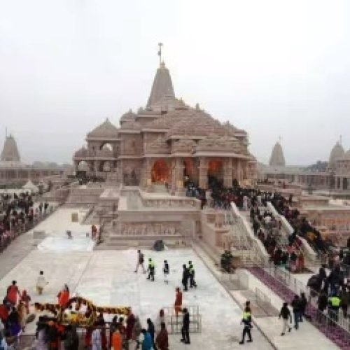 Ayodhya Ram Mandir: राम मंदिर में नमाज पढ़ने वाला शख्स हिरासत में, इस मामले में कितना हो सकती है सजा?