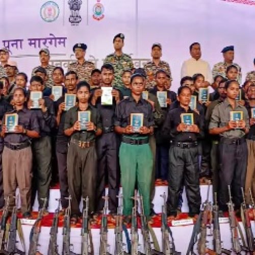 सुकमा में 15 माओवादियों ने SP के सामने किया सरेंडर, 48 लाख का था ईनाम…