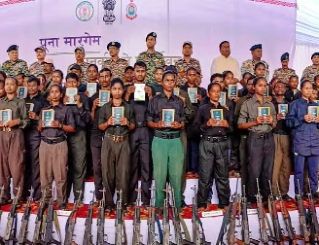 सुकमा में 15 माओवादियों ने SP के सामने किया सरेंडर, 48 लाख का था ईनाम…