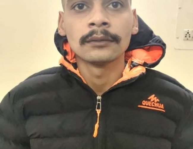 जिला बदर आरोपी धमतरी में घुसा, चाकू लहराते पकड़ा गया…