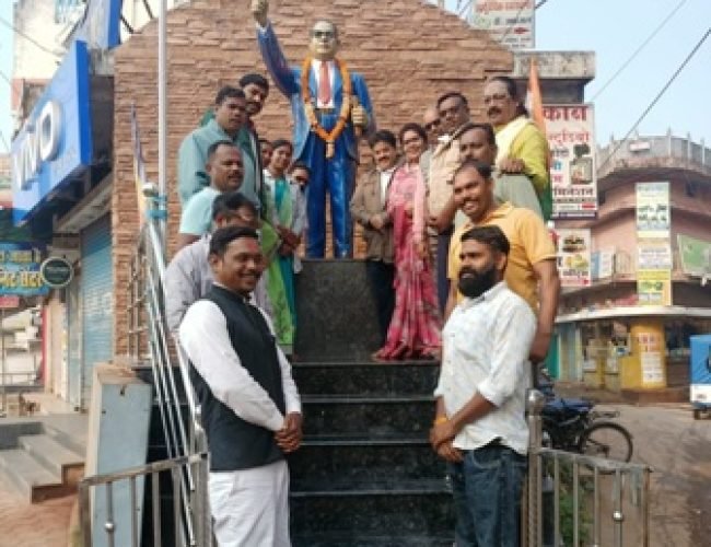 संविधान दिवस पर अंबेडकर चौक में कार्यक्रम…