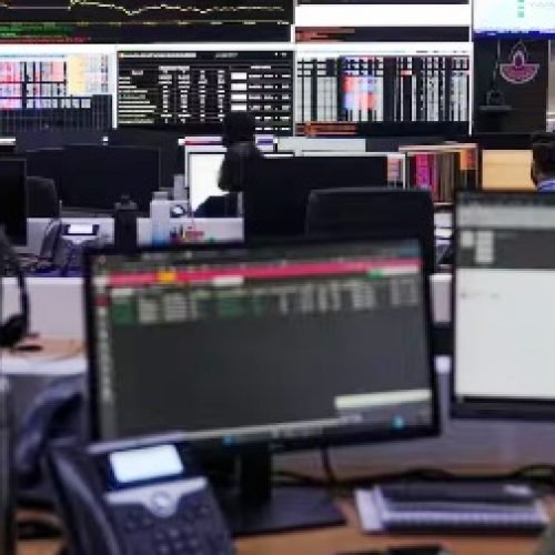 साल के दूसरे दिन भी शेयर मार्केट का जलवा बरकरार, सेंसेक्स और निफ्टी दोनों चढ़े….