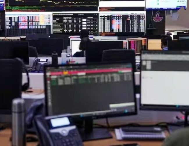 साल के दूसरे दिन भी शेयर मार्केट का जलवा बरकरार, सेंसेक्स और निफ्टी दोनों चढ़े….