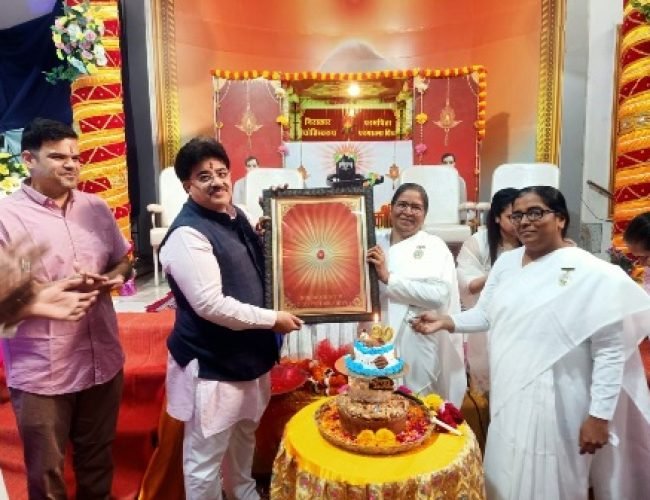 धमतरी में 90वीं त्रिमूर्ति शिव जयंती धूमधाम से मनाई गई…